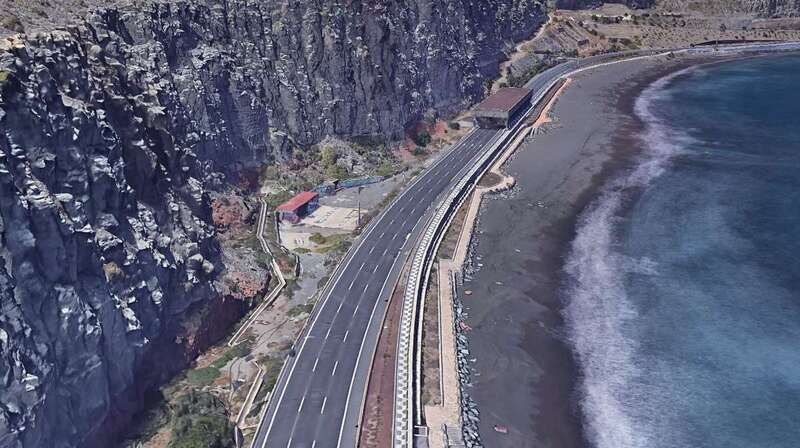 El derribo y la iluminación se enmarcan en la regeneración paisajística de la GC-1 y tienen un presupuesto de 200.000 euros (Foto TA)